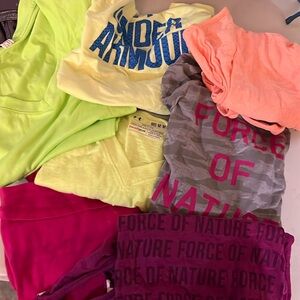 Women’s M Under Armour Tops